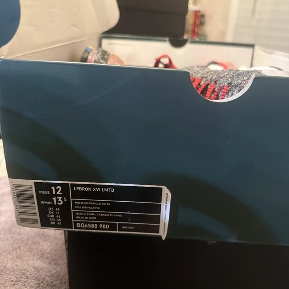 Nike LeBron 16 Sneakers - Picture 4 of 5